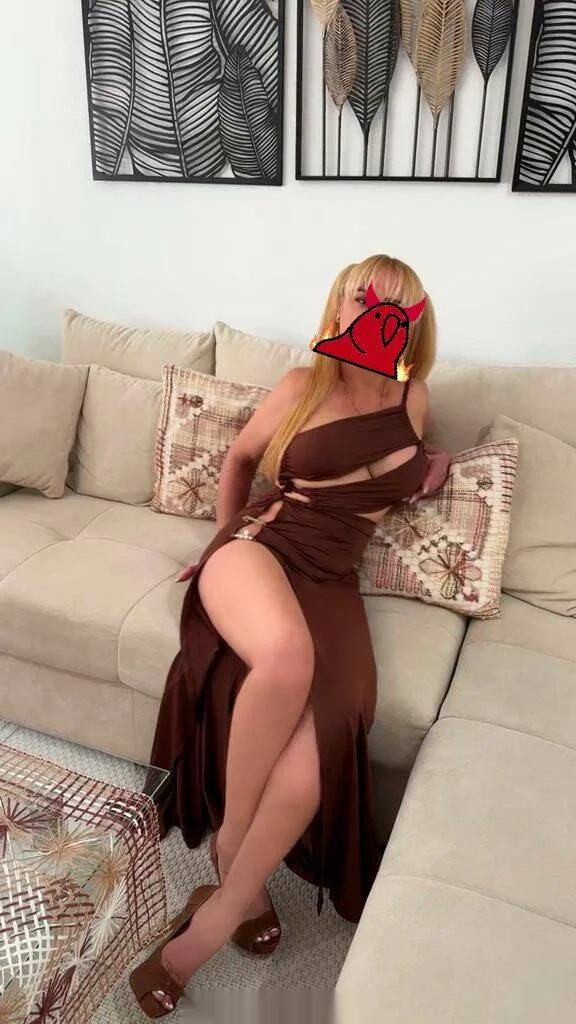 Escort latina curvy en Torelló
