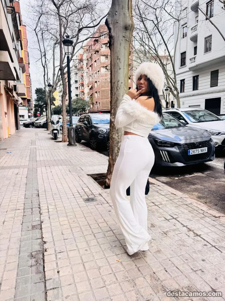 Escort latina curvy en Valencia