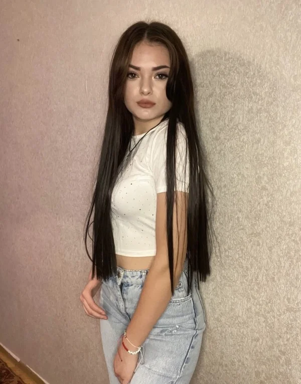 Escort latina delgada en San Pedro de Alcantara