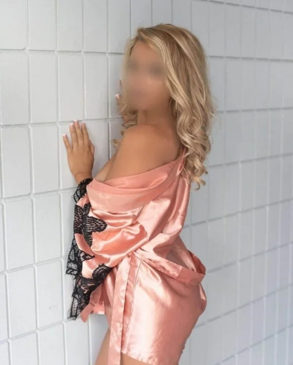 Escort blanca delgada en Barcelona