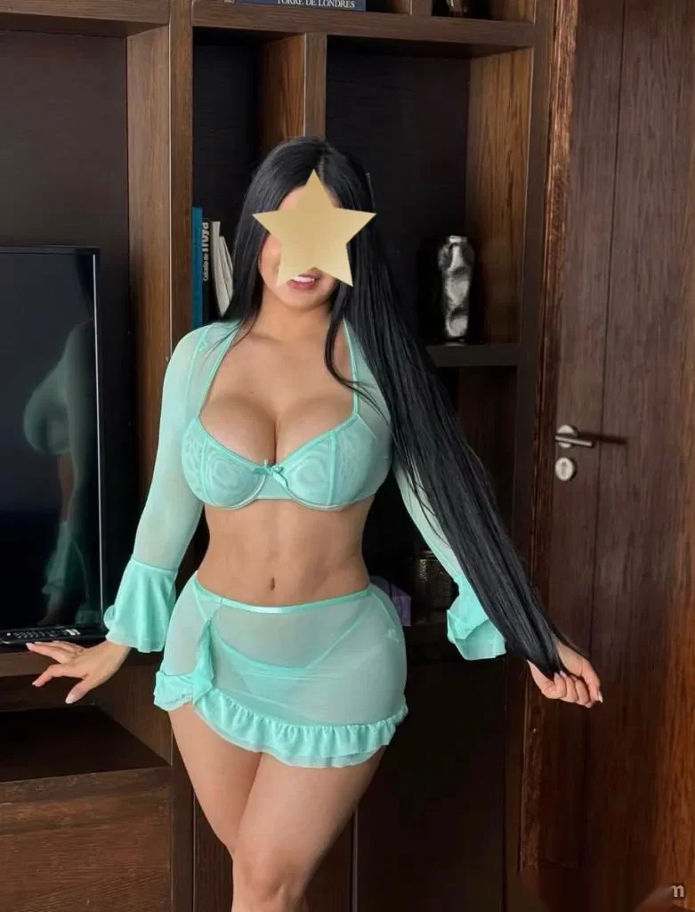 Escort latina curvy en León