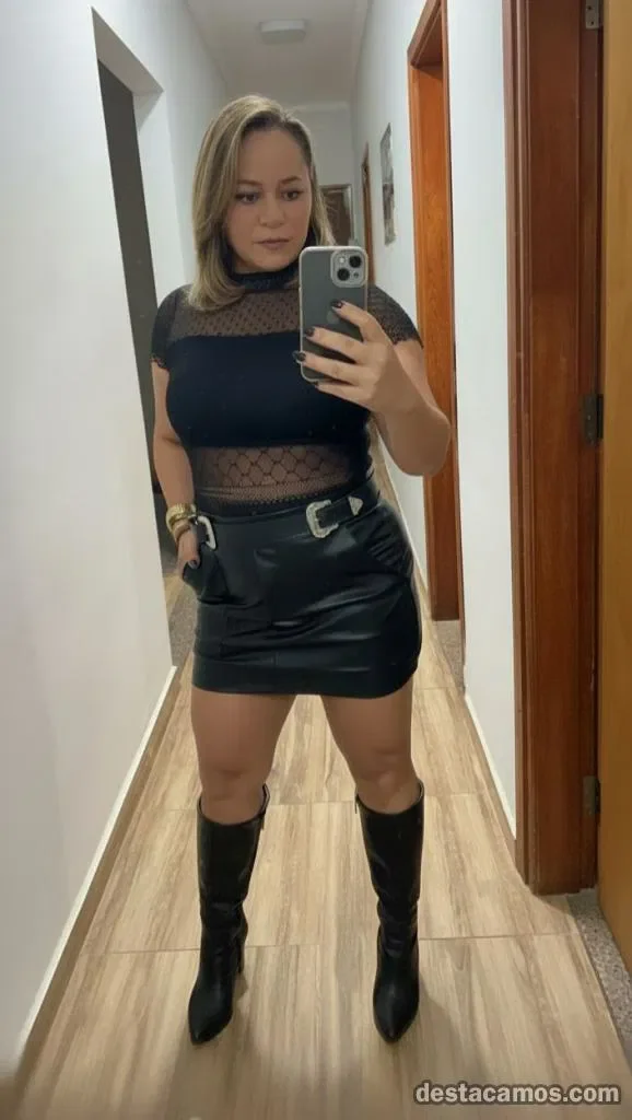 Escort latina curvy en León