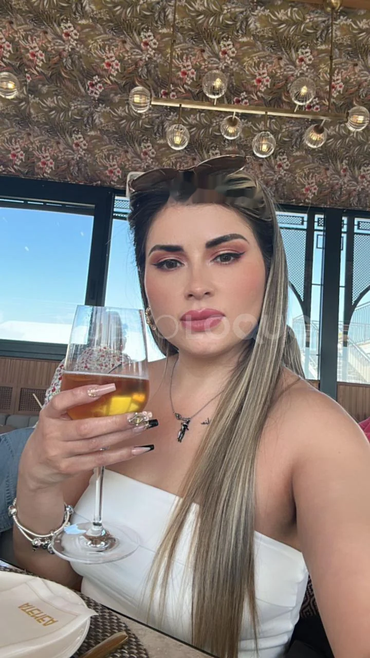Escort latina curvy en Valencia