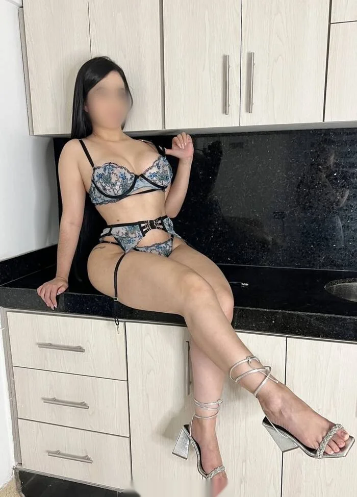 Escort latina curvy en Gijón