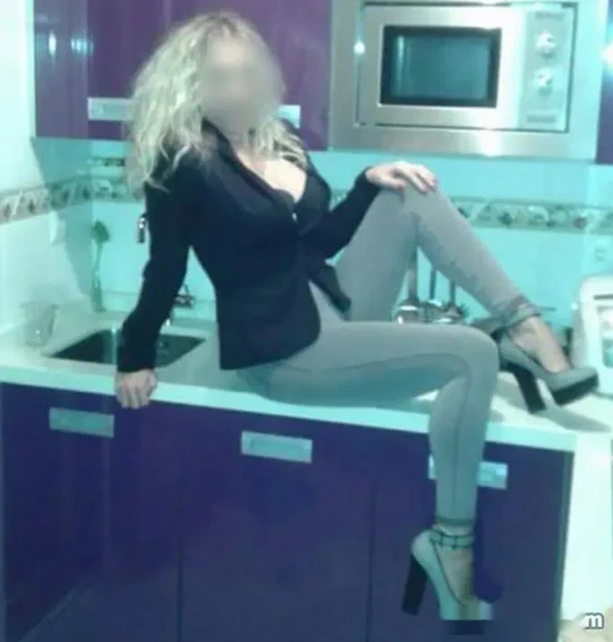 Escort blanca curvy en Cádiz