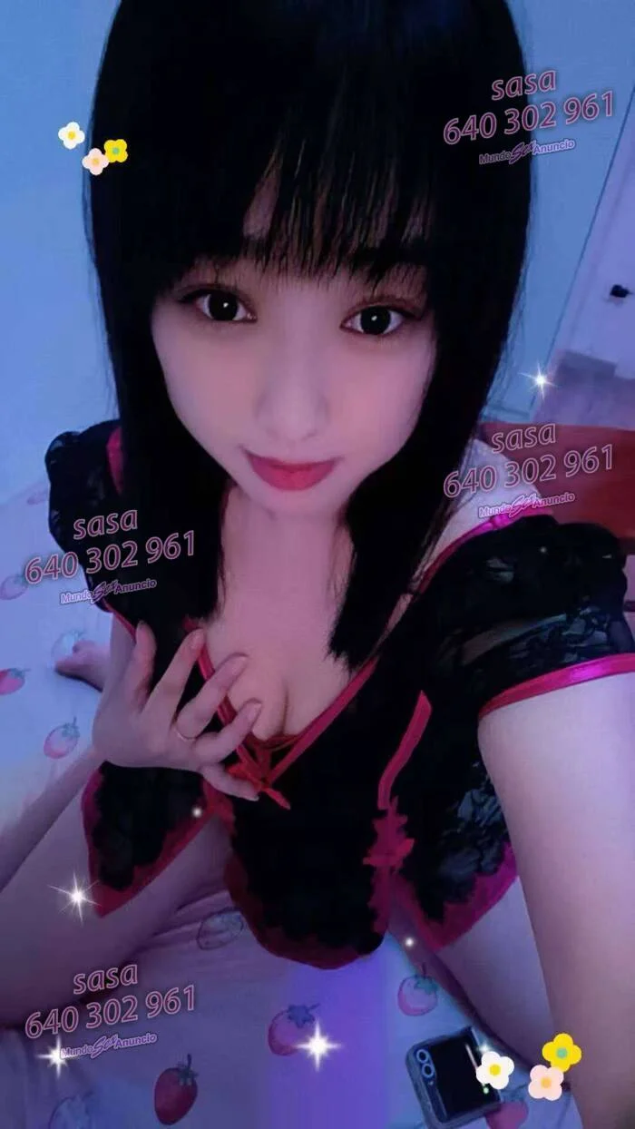 Escort asiática delgada en Zaragoza