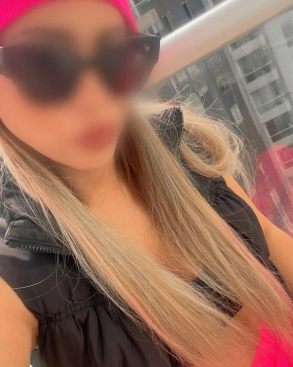 Escort blanca delgada en Majadahonda