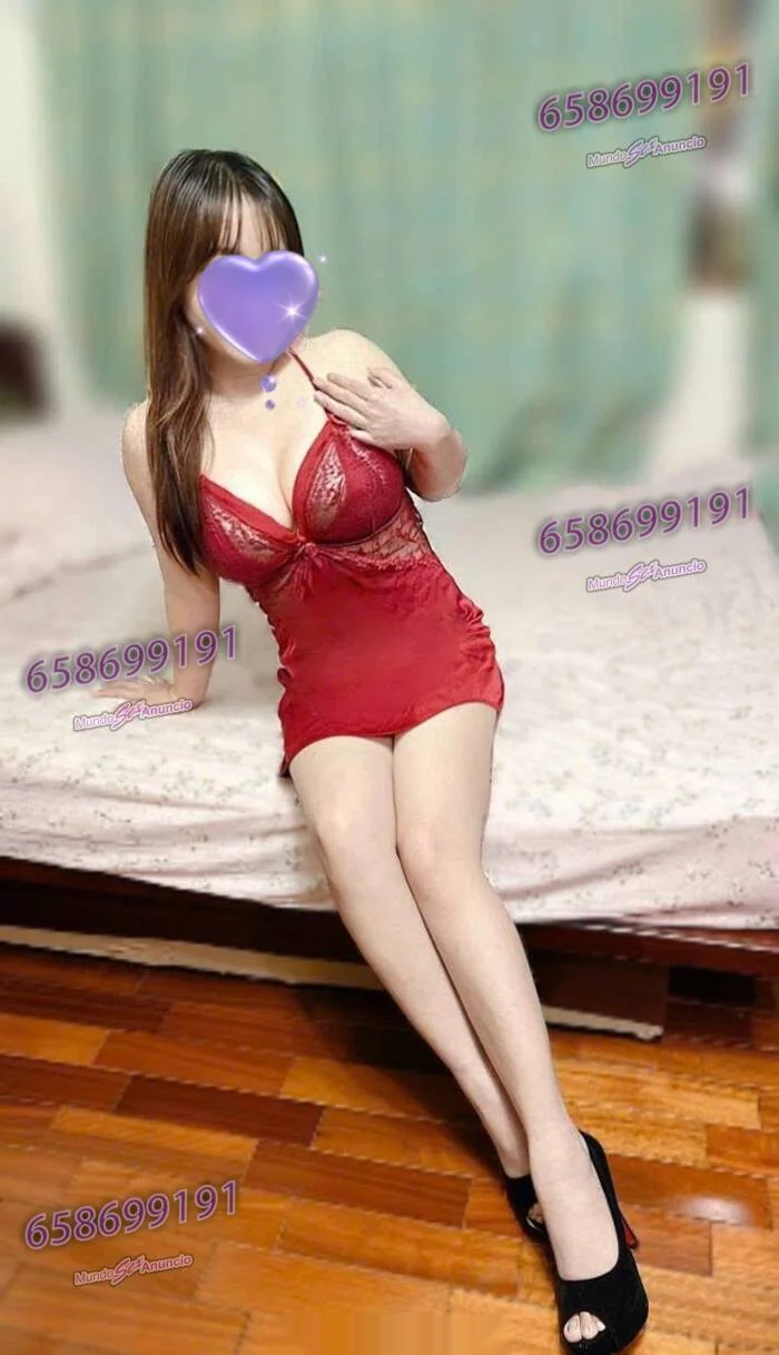 Escort asiática delgada en Badalona