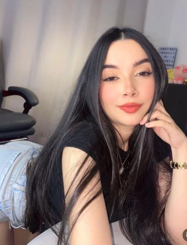 Escort latina delgada en Madrid