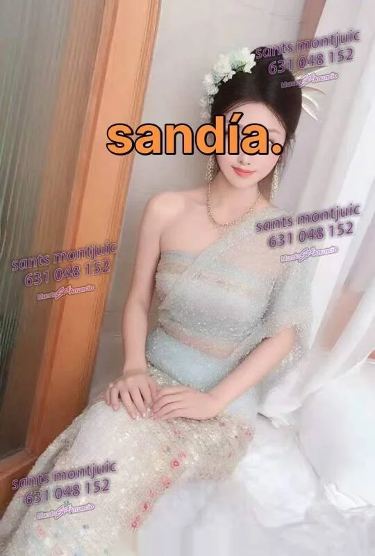 Escort asiática delgada en Barcelona