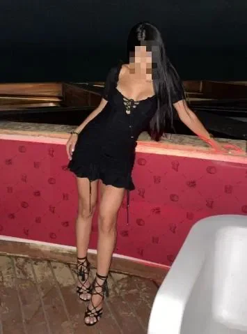 Escort latina delgada en Málaga