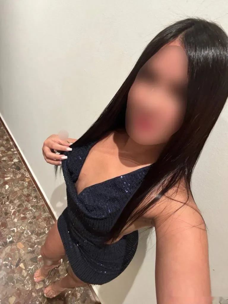Escort latina delgada en Jaén