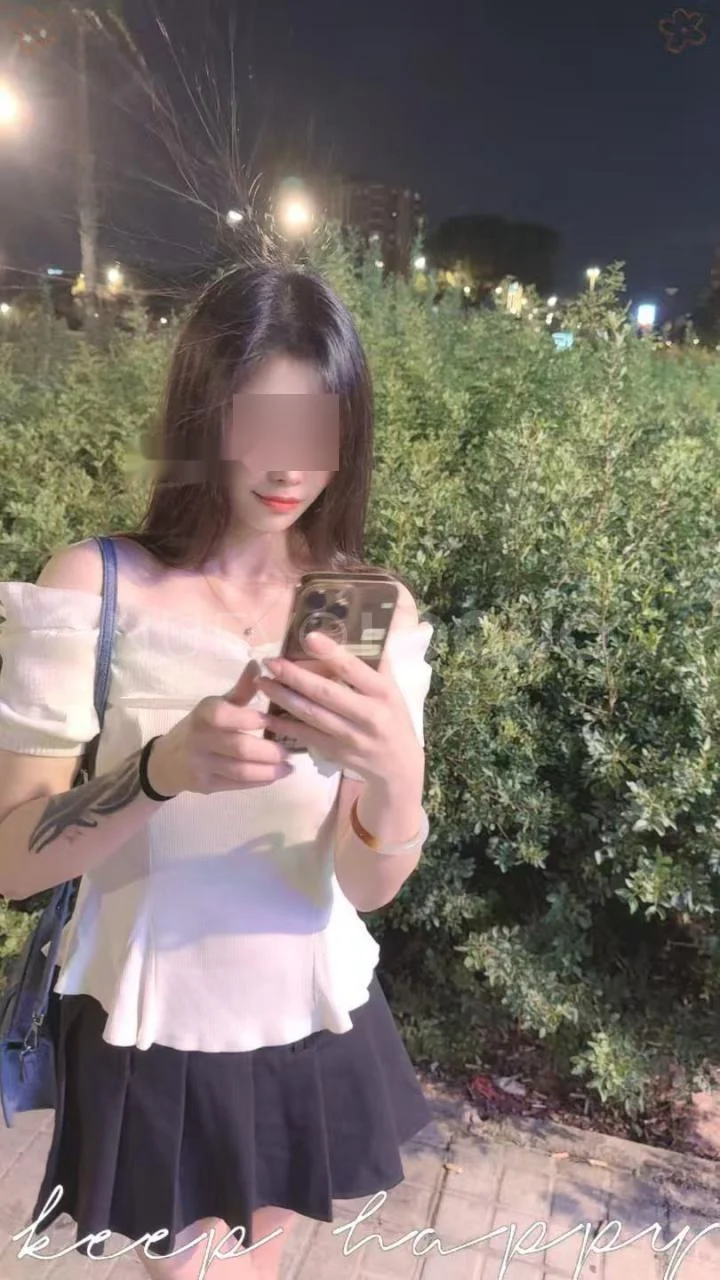 Escort asiática delgada en Madrid