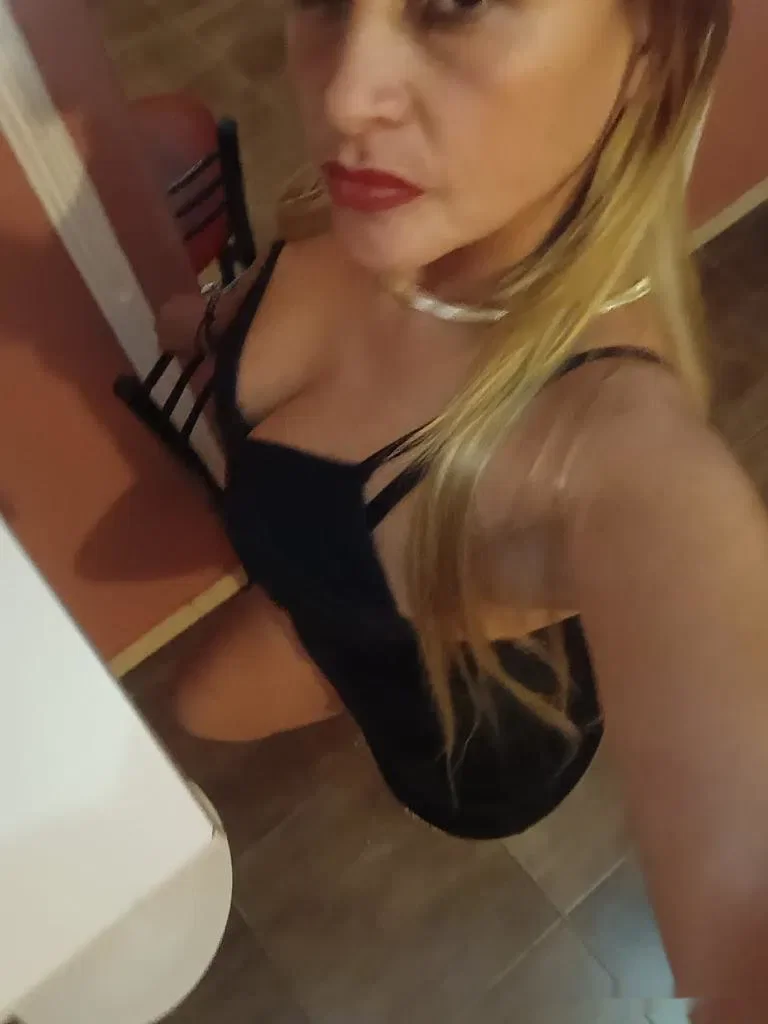 Escort blanca curvy en Salamanca