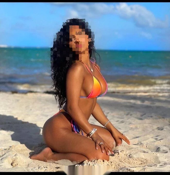 Escort latina curvy en Águilas