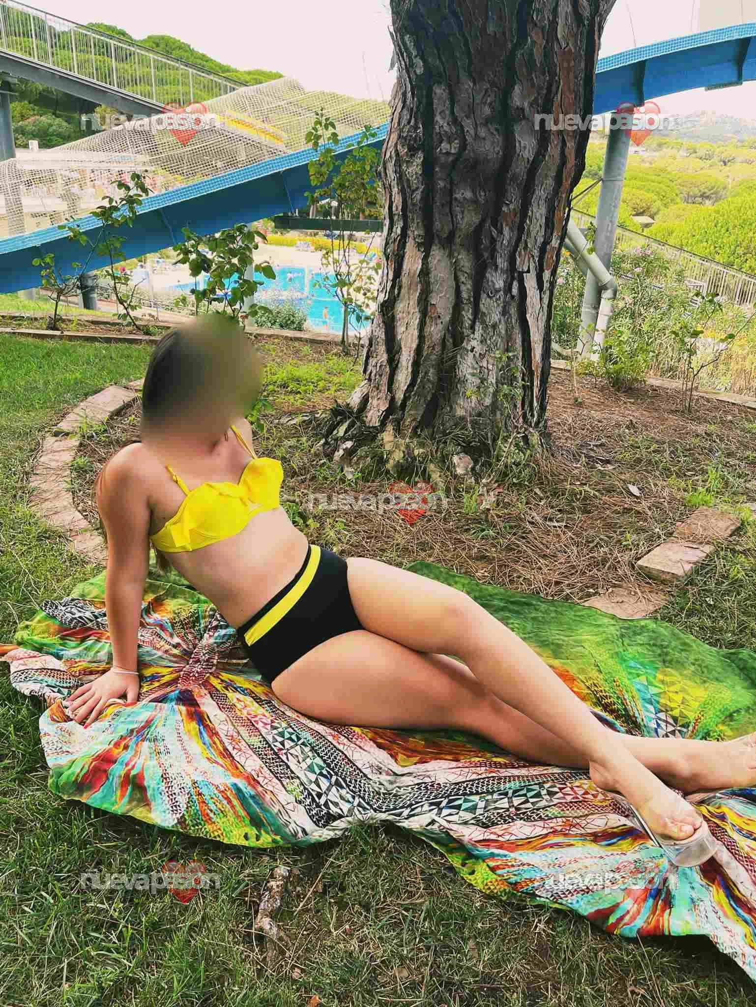 Escort blanca delgada en Zaragoza