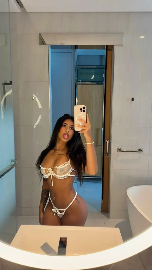 Escort latina curvy en Madrid