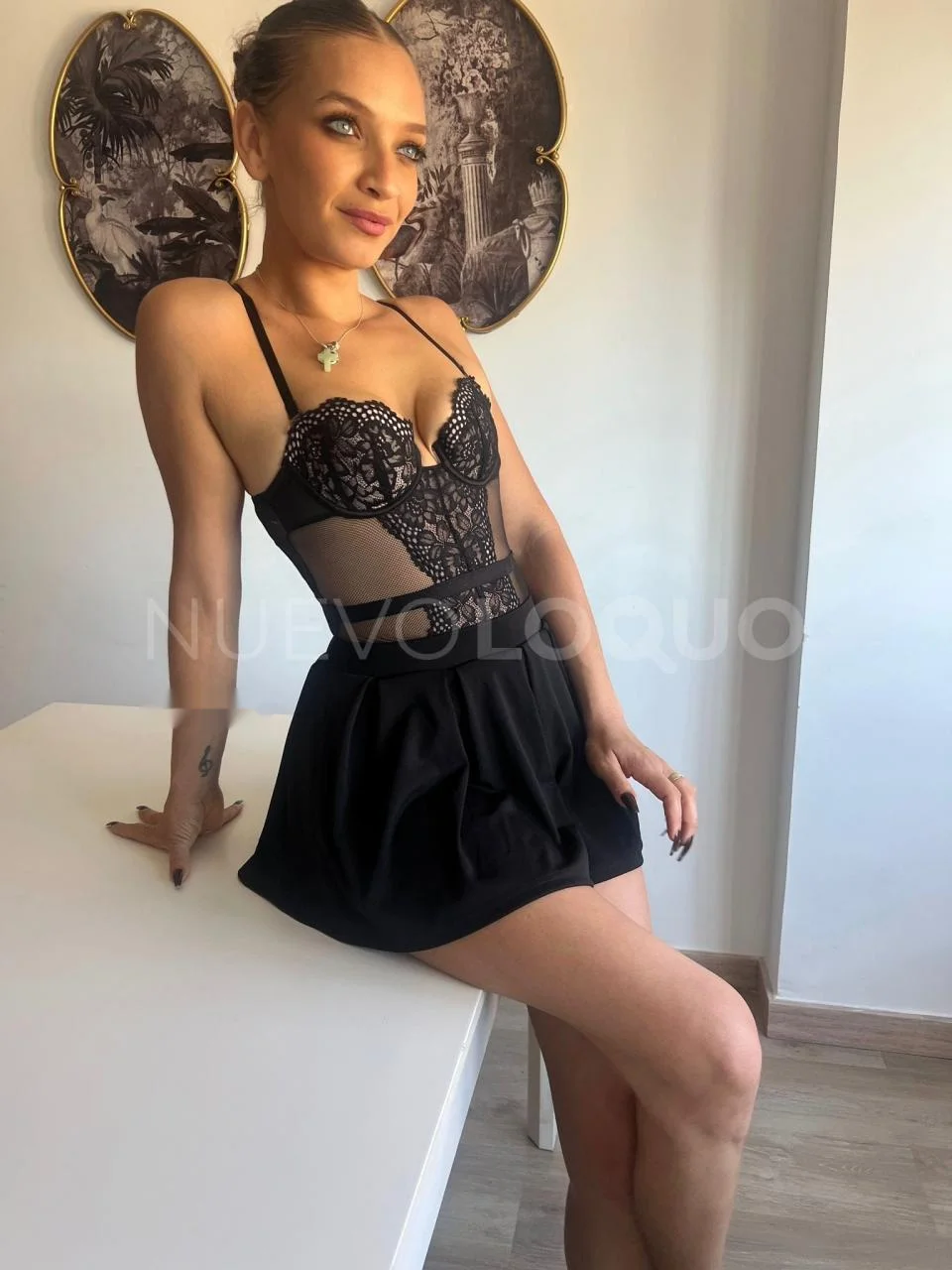 Escort blanca delgada en Granada