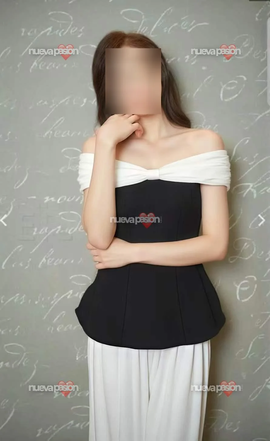 Escort asiática delgada en Vigo