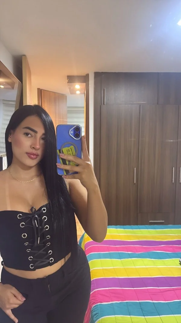 Escort latina delgada en Torremolinos