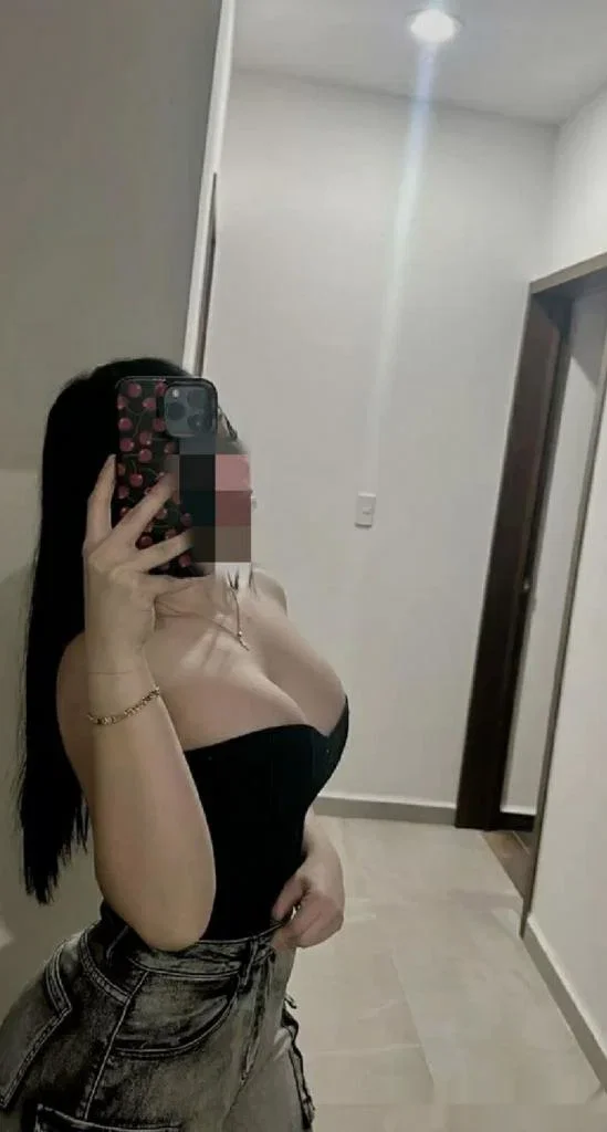 Escort latina curvy en San Sebastián