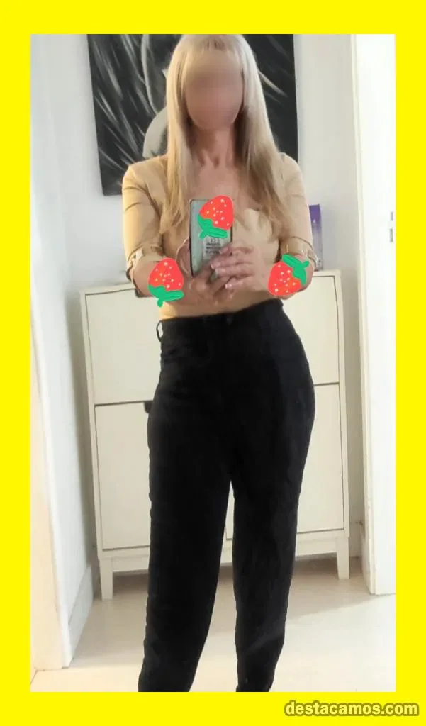 Escort blanca delgada en Ibiza