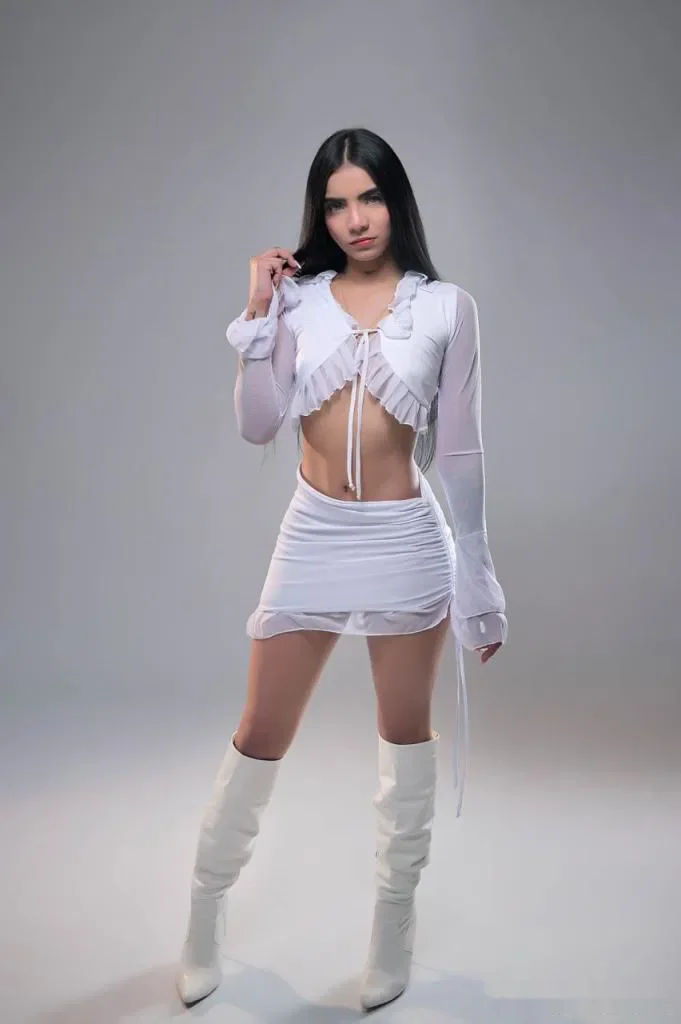 Escort latina delgada en Alicante
