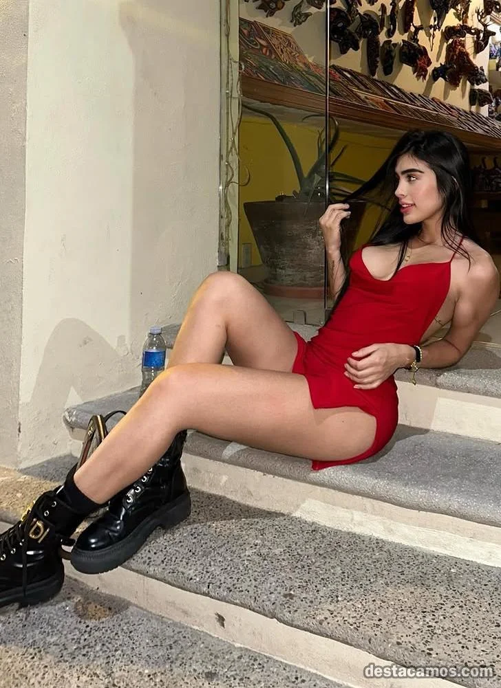 Escort latina delgada en Zaragoza