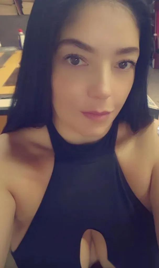 Escort latina delgada en Jaén