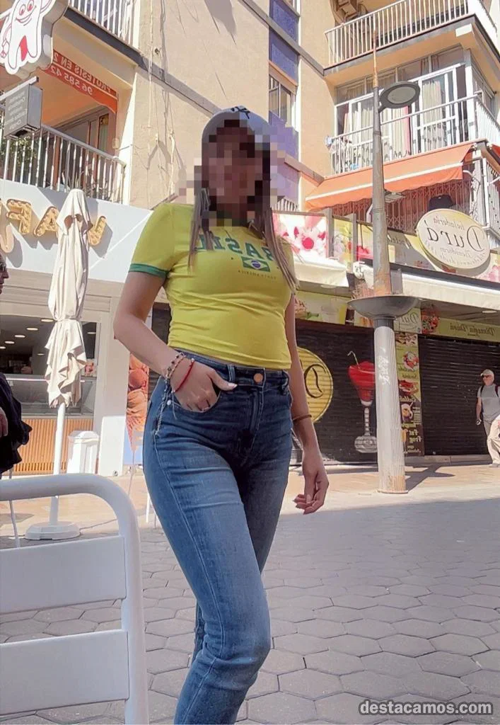 Escort latina delgada en Alicante