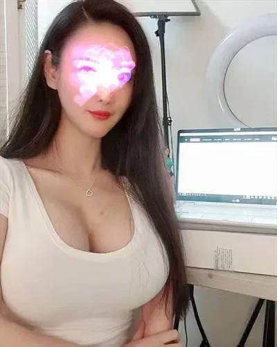 Escort asiática curvy en Santa Cruz de Tenerife