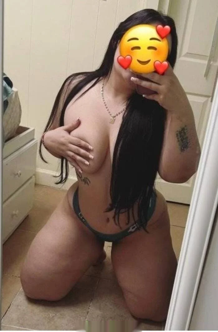 Escort latina curvy en León