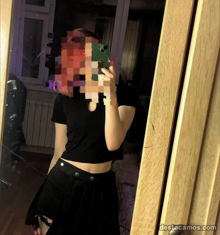 Escort blanca delgada en Córdoba