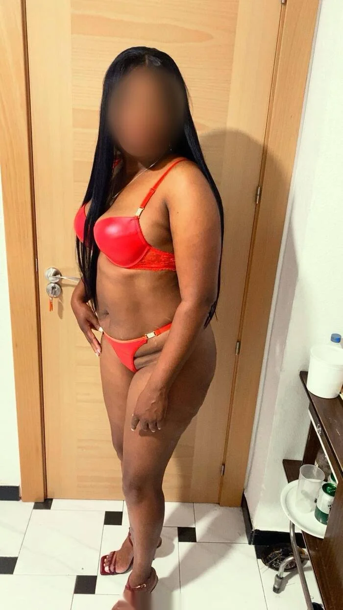 Escort mulata curvy en Alicante