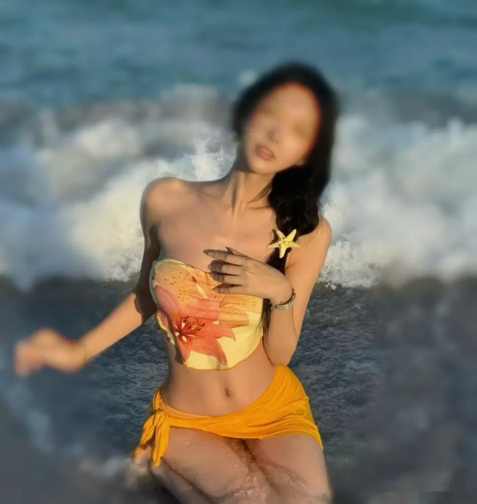Escort latina delgada en Zaragoza