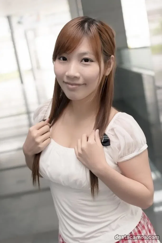 Escort asiática delgada en Madrid