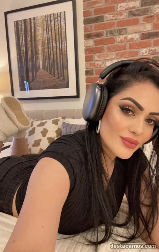 Escort latina curvy en San Sebastián