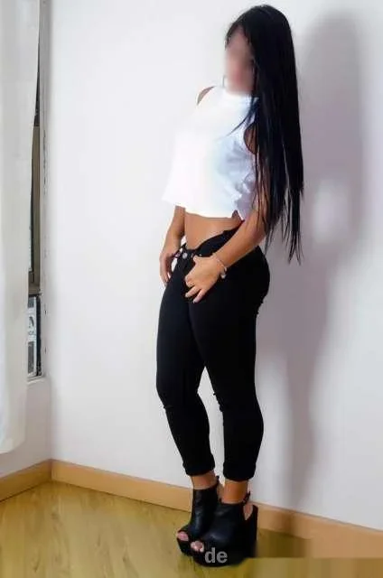 Escort latina delgada en Oviedo