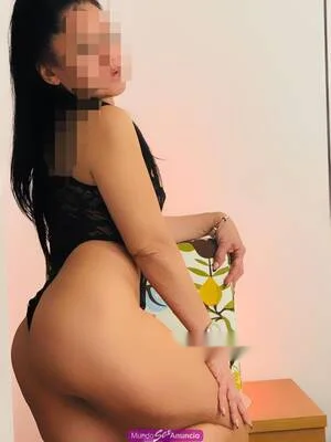 Escort latina curvy en Cambre