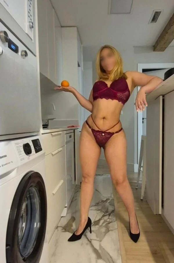 Escort blanca curvy en Madrid