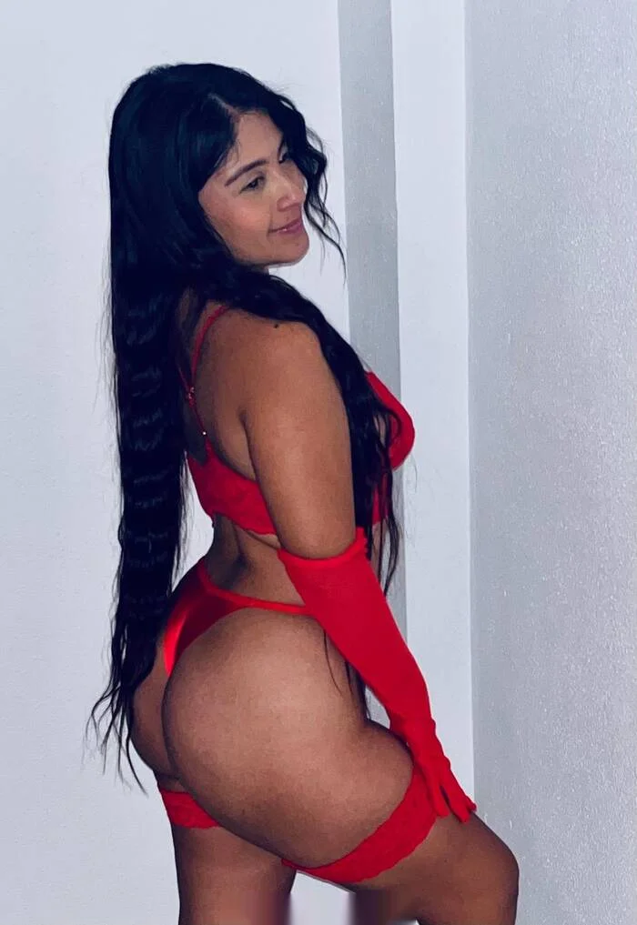 Escort latina curvy en Alcantarilla